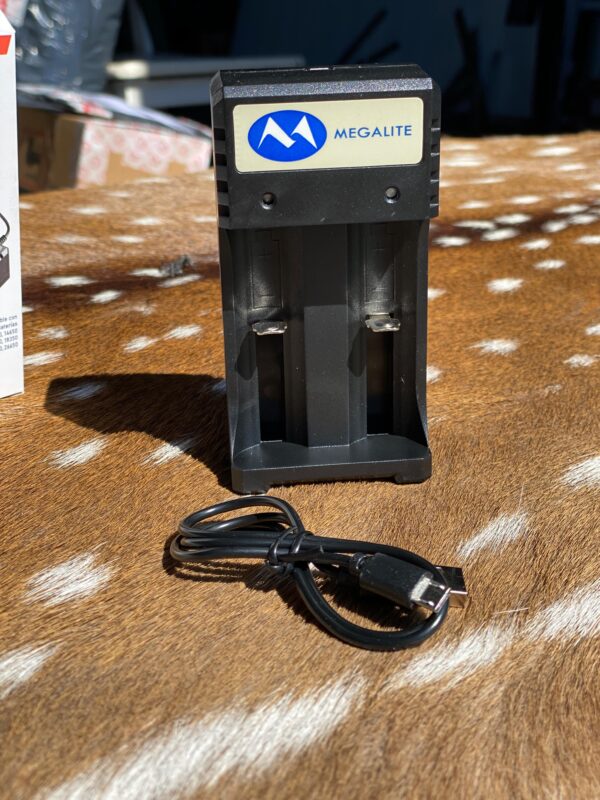 Cargador de bateria Megalite - Image 4