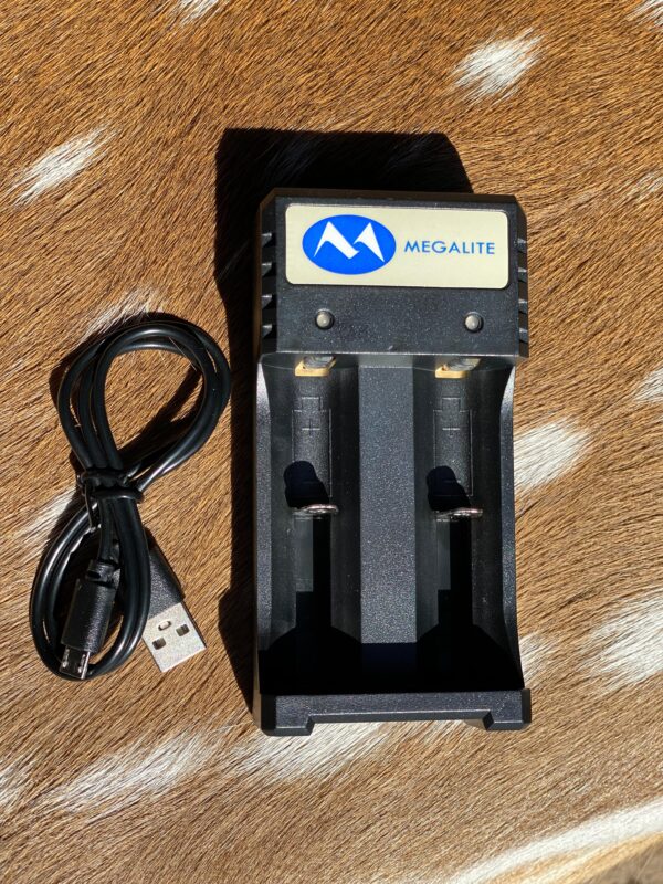 Cargador de bateria Megalite - Image 3
